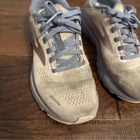 Brooks Women's Running Shoes - Picture 3 of 6